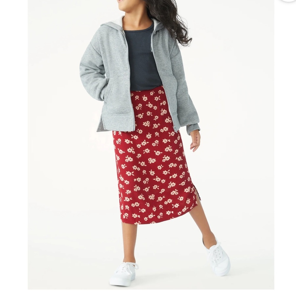 🌼5/$25🌼 Free assembly Floral Red Skirt